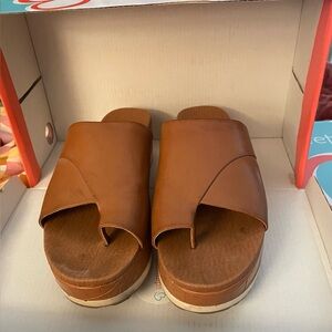 NIB BareTraps brown “posture” Slide Sandals